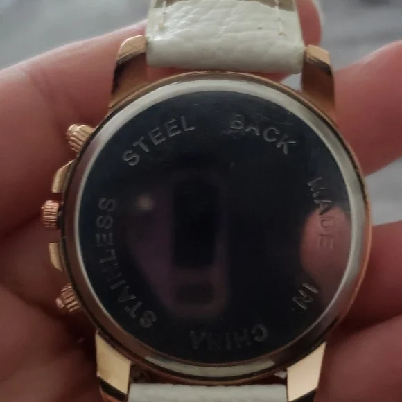 2 Geneva rose gold color watches - Picture 4 of 4